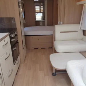LMC 685 VIP Exquisit 5 BERTH,FIXED TRANSVERSE ISLAND BED CARAVAN 2024 - Image 8