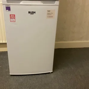 📞WHITE BUSH GOOD CONDITION UNDER COUNTER FREEZER