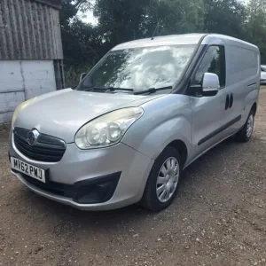 2012 Vauxhall Combo 2300 1.3 CDTI 16V eFLEX H1 Sportive Van Start Stop PANEL VAN Diesel Manual - Image 4