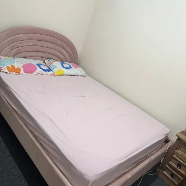 Double room available ( females) | in East Ham, London
