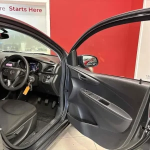 2017 Vauxhall Viva i SE Hatchback Petrol Manual - Image 8