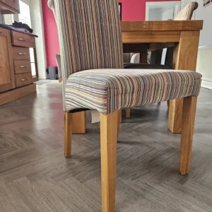 Solid oak dining table and 6 chairs - Image 3