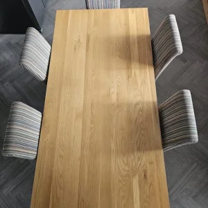Solid oak dining table and 6 chairs - Image 4