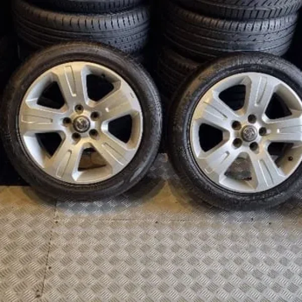 Vauxhall Astra Zafira Genuine 17 alloy wheels + 4 x tyres 215 50 17