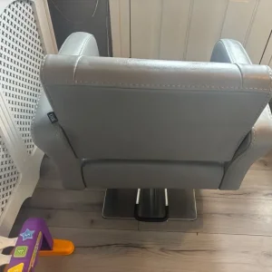 Salon chair - Image 2