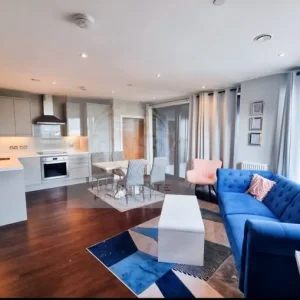 Canary Wharf 2 bedroom flat - Image 2