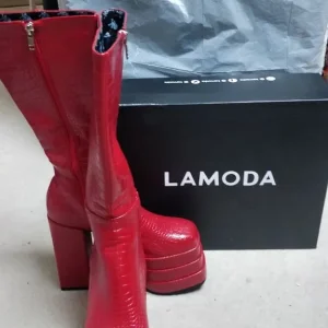 Women's high-heel boots