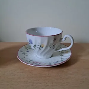 Vintage Johnson Brothers Summer Chintz Cups and Saucers - Image 2