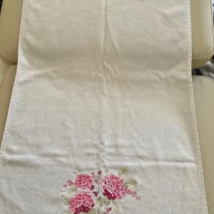 New embroidered hand towel - Image 2