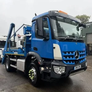 2015 MERCEDES AROCS 1832 SKIP LOADER - Image 2