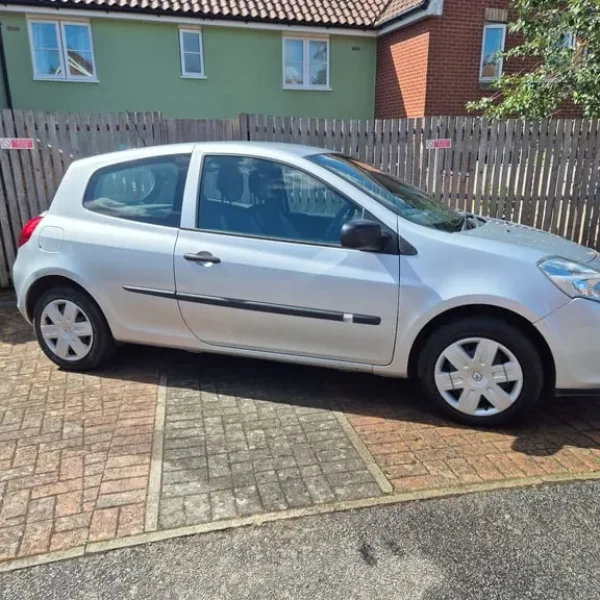2009 Renault Clio mk3 1.5dci 3 door hatchback