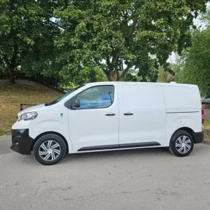2019 Peugeot Expert 1400 2.0 BlueHDi 120 Professional Van plus vat ! PANEL VAN Diesel Manual - Image 2
