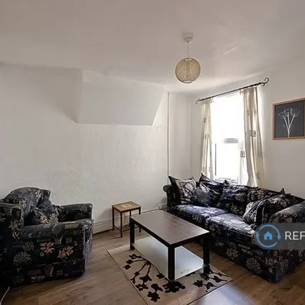 1 bedroom in Hunter Street, Northampton, NN1 (#2585669)