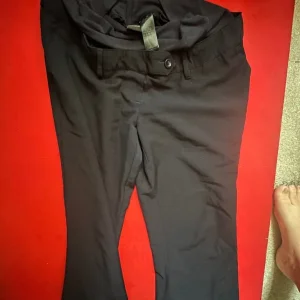 Summer maternity bundle size 12/M includes shorts, dresses and leggings - Image 4