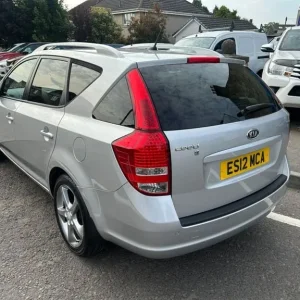 2012 Kia Ceed 1.6 CRDi 3 Sports Wagon 5dr Diesel Manual Euro 5 (113 bhp) Estate Diesel Manual - Image 3