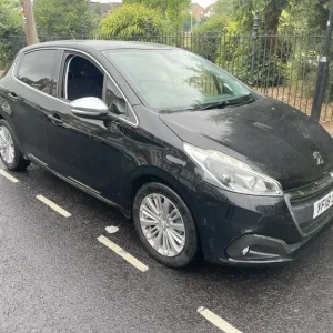 Peugeot, 208, Hatchback, 2018, Manual, 1199 (cc), 5 doors - Image 2