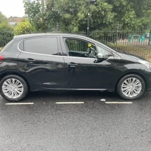 Peugeot, 208, Hatchback, 2018, Manual, 1199 (cc), 5 doors - Image 3