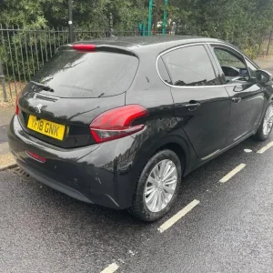 Peugeot, 208, Hatchback, 2018, Manual, 1199 (cc), 5 doors - Image 4