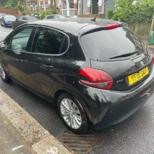 Peugeot, 208, Hatchback, 2018, Manual, 1199 (cc), 5 doors - Image 6