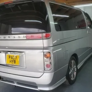 Nissan Elgrand e51 rider 2.5 automatic 8 seater fresh japanese import 2007 - Image 5