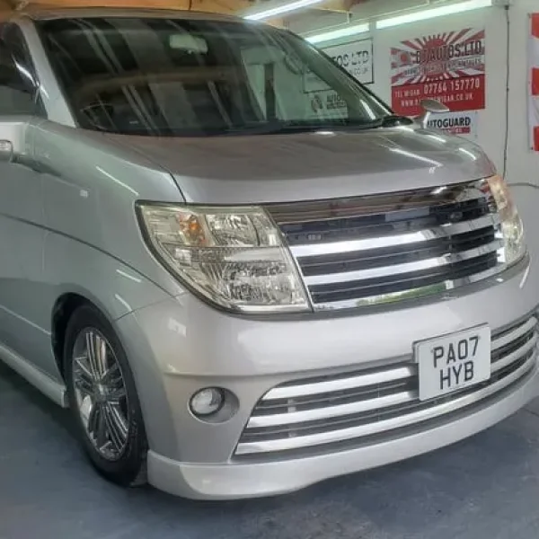 Nissan Elgrand e51 rider 2.5 automatic 8 seater fresh japanese import 2007