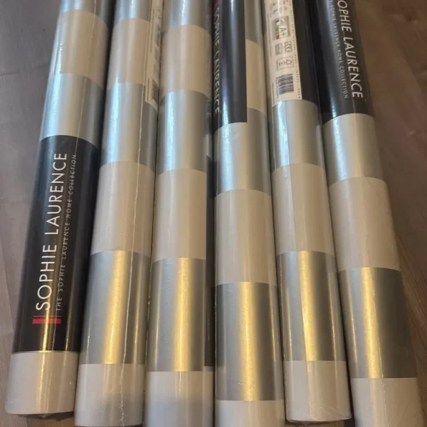 6 x Grey/silver stripey wallpaper