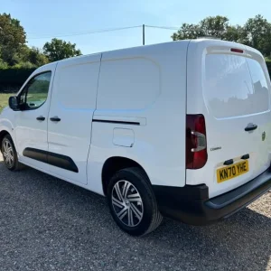 2020 Vauxhall Combo 1.5 Turbo D 2300 Edition Crew Van L2 Euro 6 (s/s) 4dr PANEL VAN Diesel Manual - Image 4