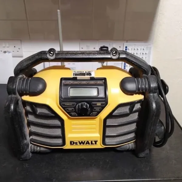 dewalt dcr017 dab plus version radio, 18v xr battery or mains powered