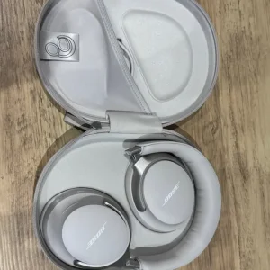 Bose QuietComfort Ultra Over-Ear Wireless Headphones - like brand new - Image 2