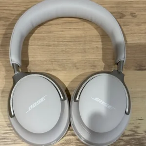 Bose QuietComfort Ultra Over-Ear Wireless Headphones - like brand new - Image 5