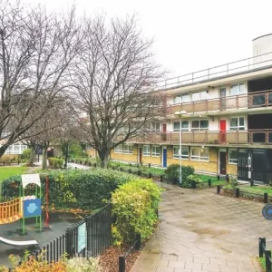 1 bedroom flat in Gay Street, London, SW15 (1 bed) (#2585027) - Image 2