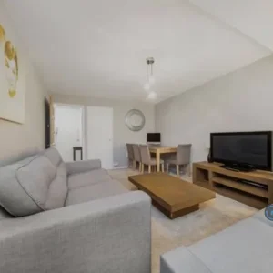 1 bedroom flat in Gay Street, London, SW15 (1 bed) (#2585027)