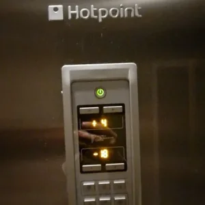 Hotpoint fridge freezer - Image 2