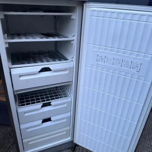 Tall Freezer in £85 | Can deliver nearby - Image 3