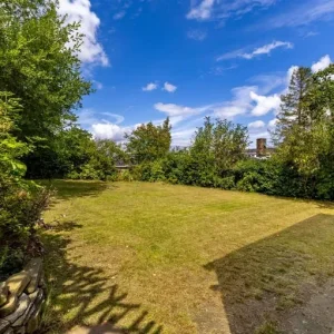 A charming grade II listed late 18th century 4 bedroom detached family home - Image 4