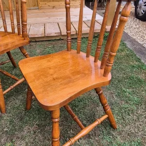 Pine table and chairs - Image 4