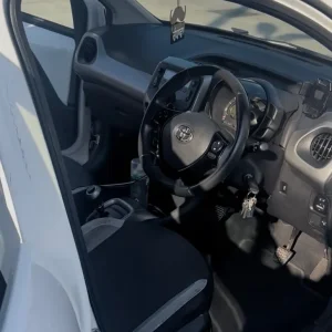 Toyota, AYGO, Hatchback, 2015, Semi-Auto, 998 (cc), 5 doors - Image 2