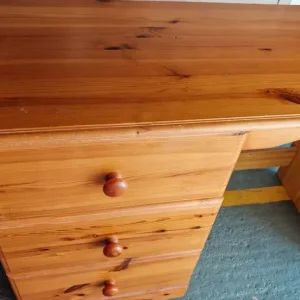 Small pine desk - Image 4