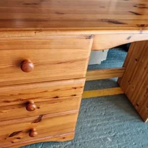 Small pine desk - Image 5