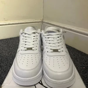 White airforces 1