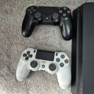 PS4 2 controllers - Image 2