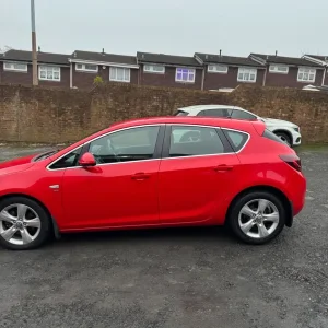 Vauxhall, ASTRA, Hatchback, 2011, Manual, 1956 (cc), 5 doors - Image 5