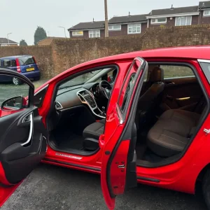 Vauxhall, ASTRA, Hatchback, 2011, Manual, 1956 (cc), 5 doors - Image 6