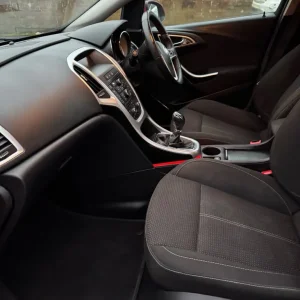 Vauxhall, ASTRA, Hatchback, 2011, Manual, 1956 (cc), 5 doors - Image 7