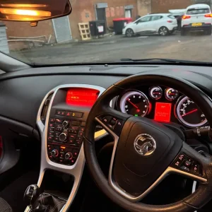 Vauxhall, ASTRA, Hatchback, 2011, Manual, 1956 (cc), 5 doors - Image 8