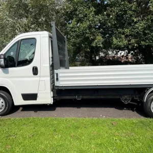 July 2019 Peugeot Boxer 2.0 BlueHDi 335 Built For Business Plus (160) Dropside - Image 4