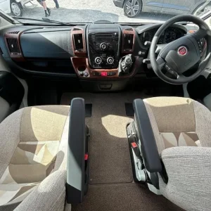 Bessacarr E582 / 4 BERTH MOTORHOME - FIAT DUCATO 42 B/B C/C MULTIJET 2013/63 - Image 5