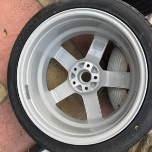 Volkswagen alloy wheel (ONLY 1 wheel) Brand spanking new With brand new tyre - Image 5