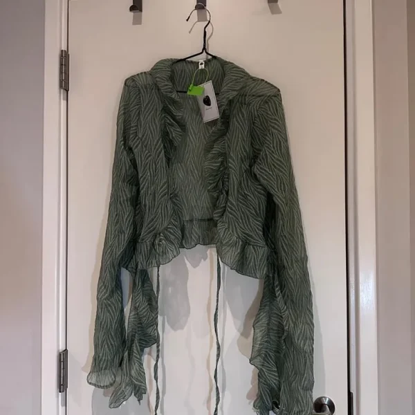 waist-cinching top blouse