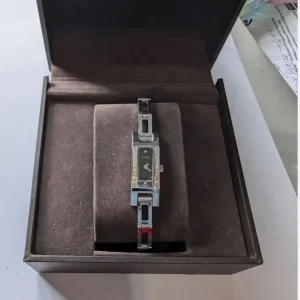 Gucci 3900L ladies diamond watch